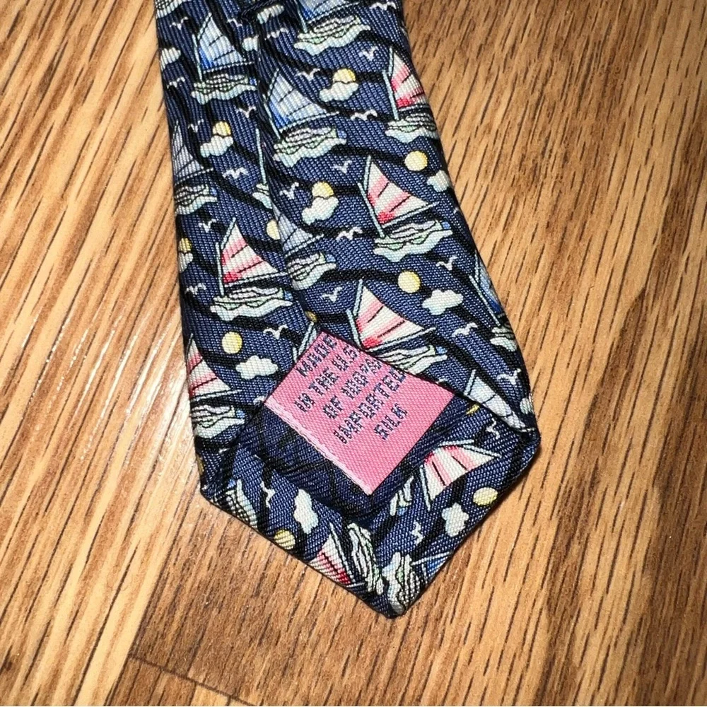 Vineyard Vines blue and pink Sailboat‎ 100% Silk Neck Tie